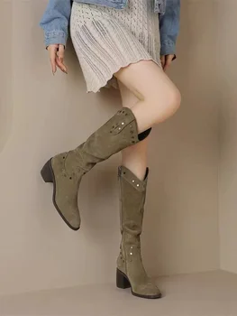 Ковбойские туфли в стиле вестерн с грубыми заклепками, матовые ниже колена, на узких высоких каблуках с V-образным вырезом до бедер для женщин  1