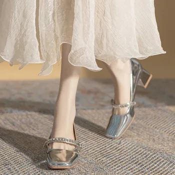 Серебристые женские тонкие туфли Mary Jane с темпераментом, полноценным ощущением весны, с квадратными женскими туфлями в тон  10